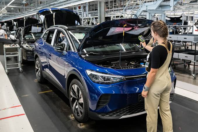 Volkswagen Plans to cut 100,000 jobs