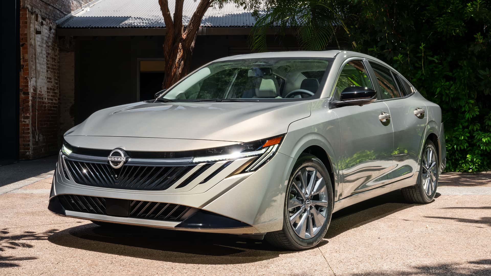 Nissan Sentra 2026: განახლებული დიზაინი, ნაცნობი ძრავა და გაუმჯობესებული ინტერიერი